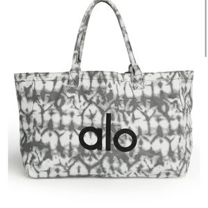 Alo Yoga shopper tote